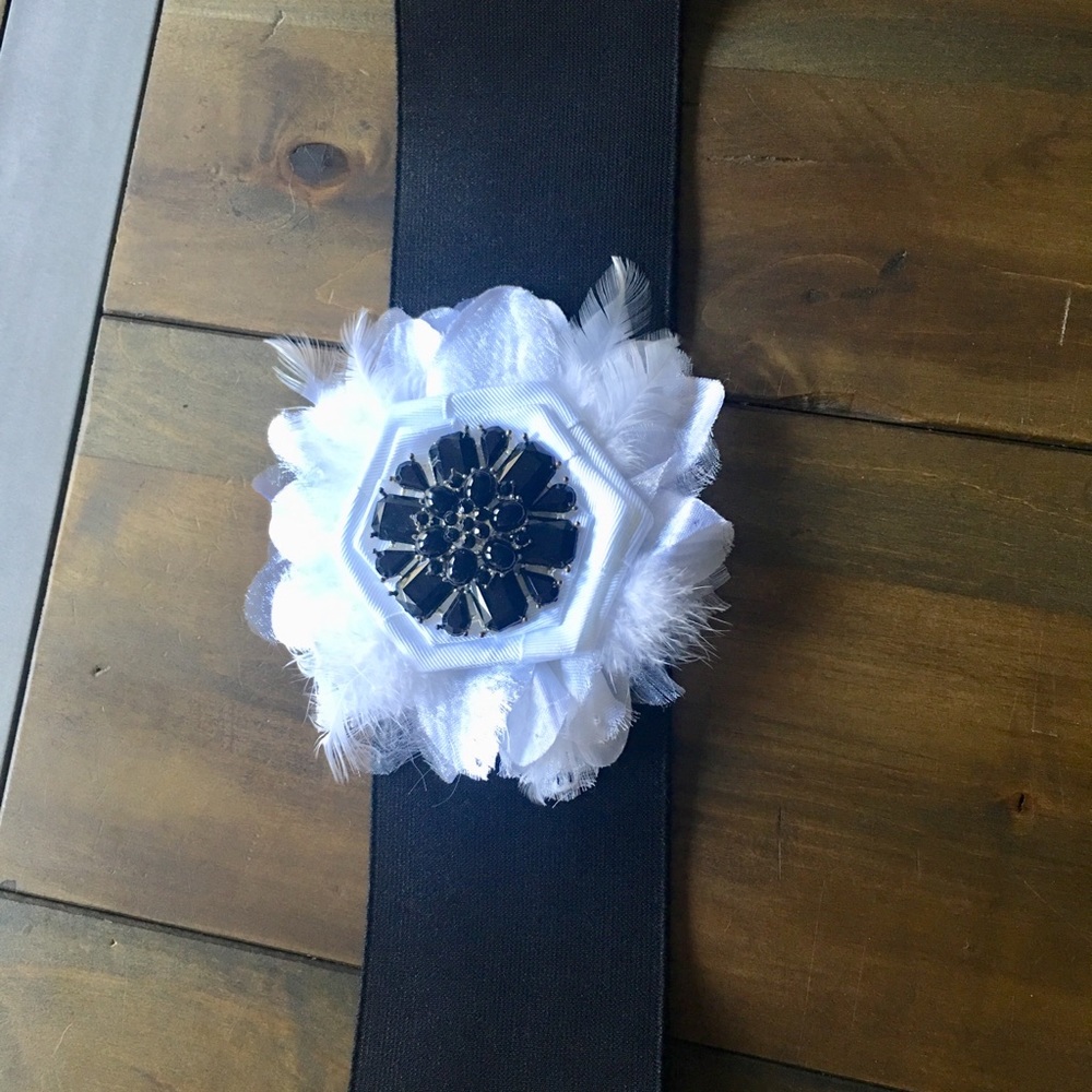 Vintage Bebe elastic feather and Rhinestone belt - Picture 2 of 4